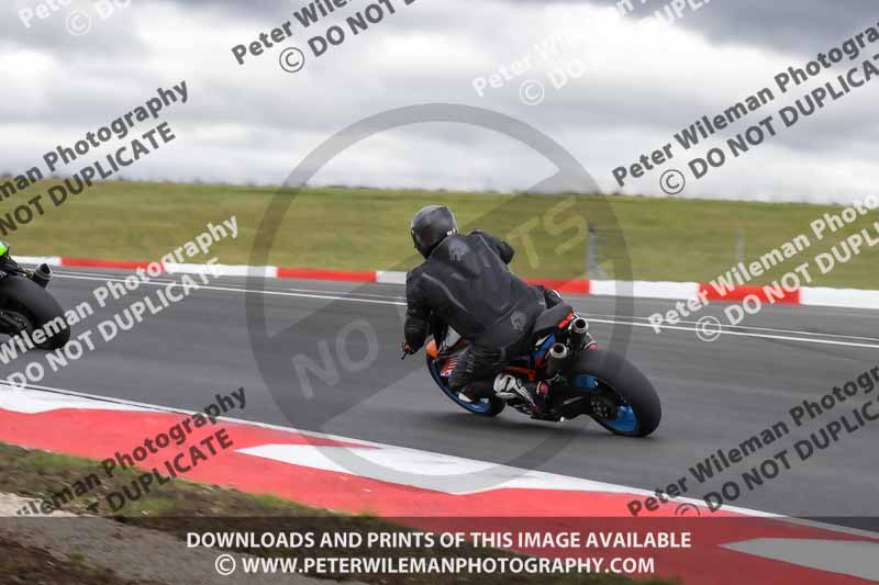 cadwell no limits trackday;cadwell park;cadwell park photographs;cadwell trackday photographs;enduro digital images;event digital images;eventdigitalimages;navarra;no limits trackdays;peter wileman photography;racing digital images;trackday digital images;trackday photos